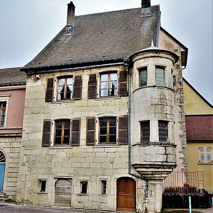 Photo de Maison à tourelle à Delle