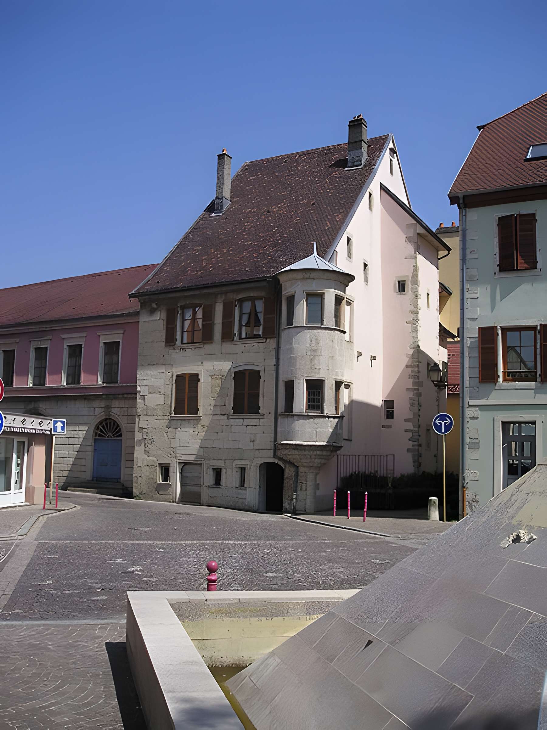 Maison à tourelle à Delle