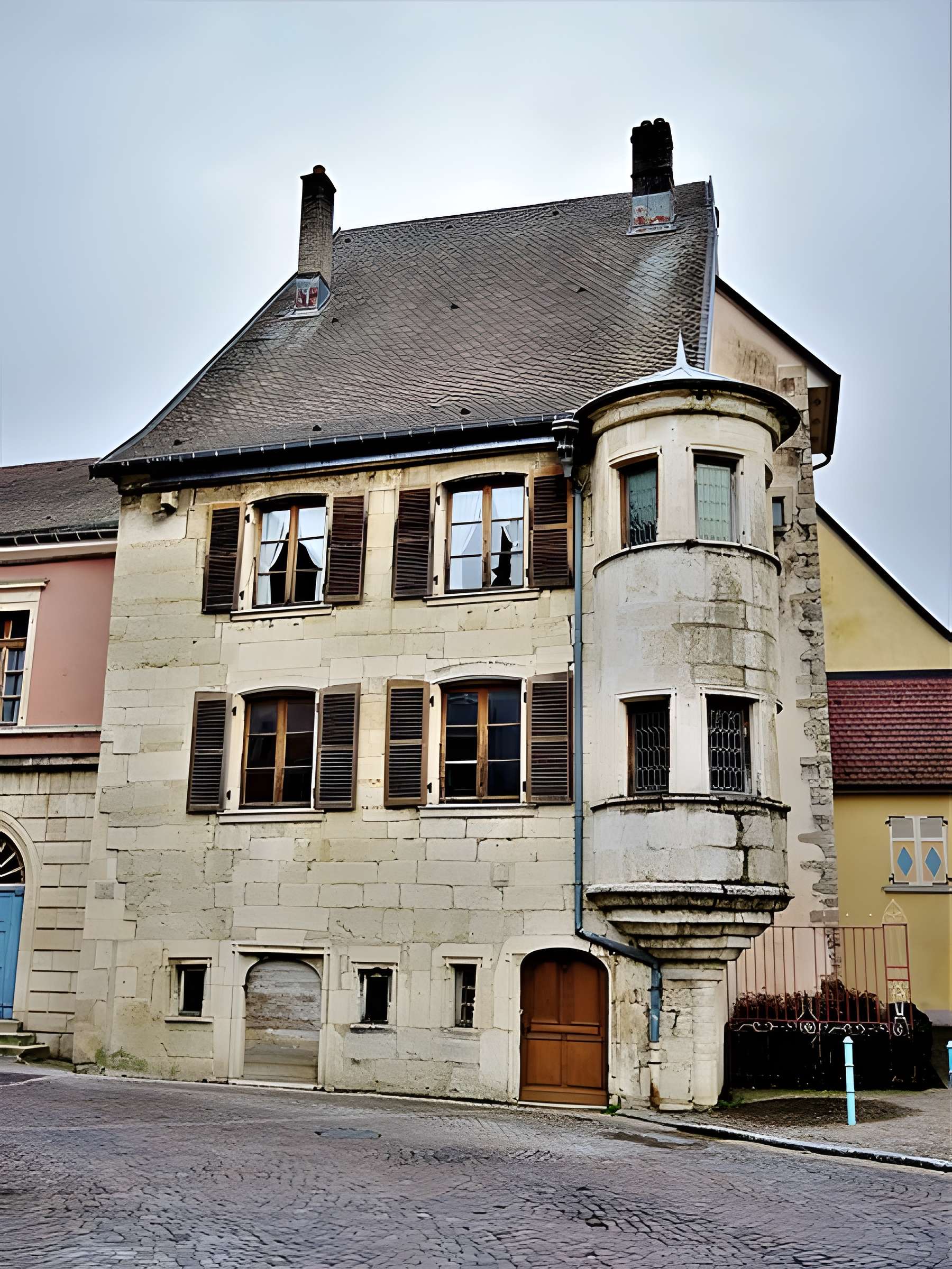 Maison à tourelle à Delle