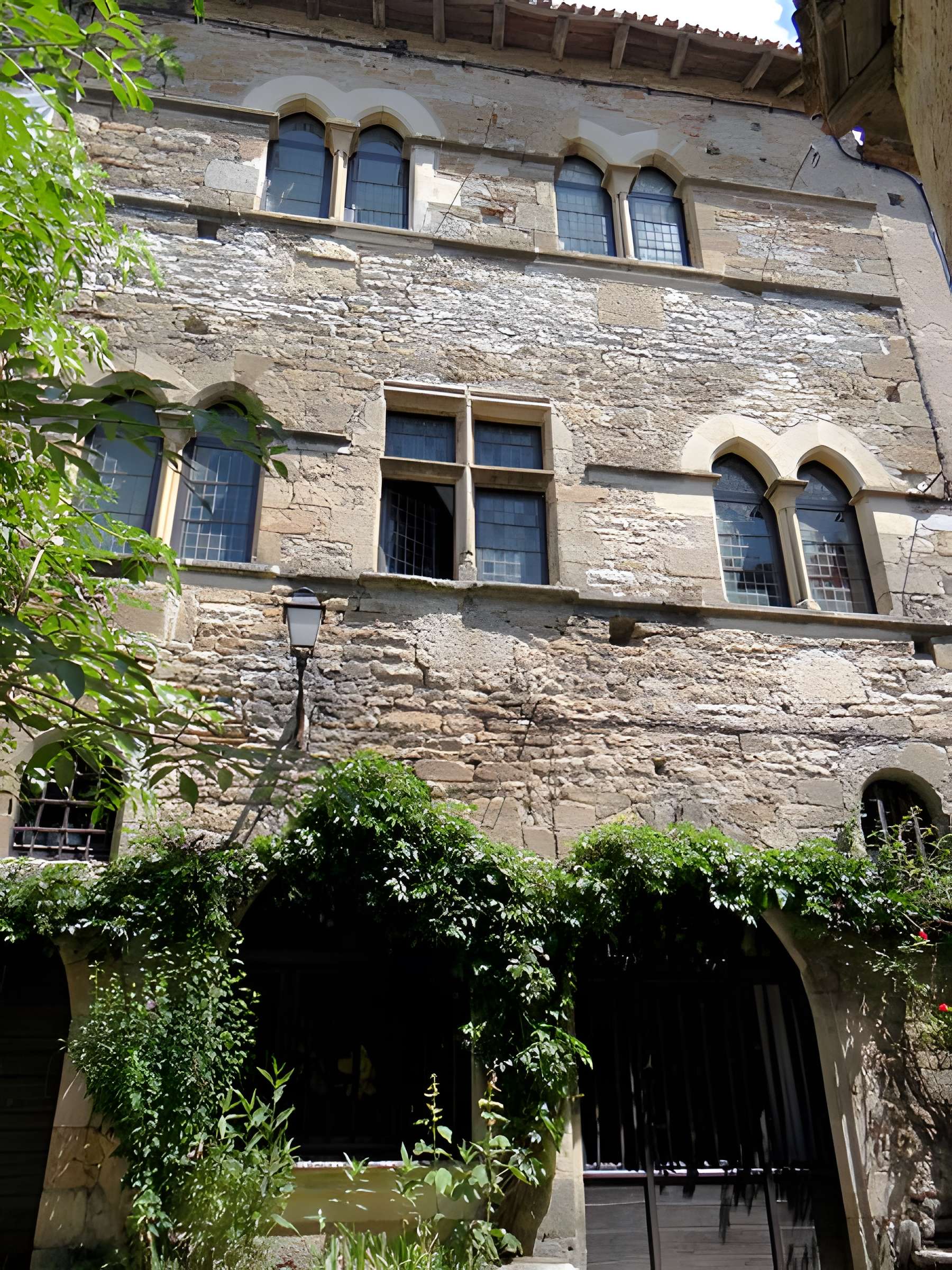 Maison aux anneaux de fer à Bruniquel 