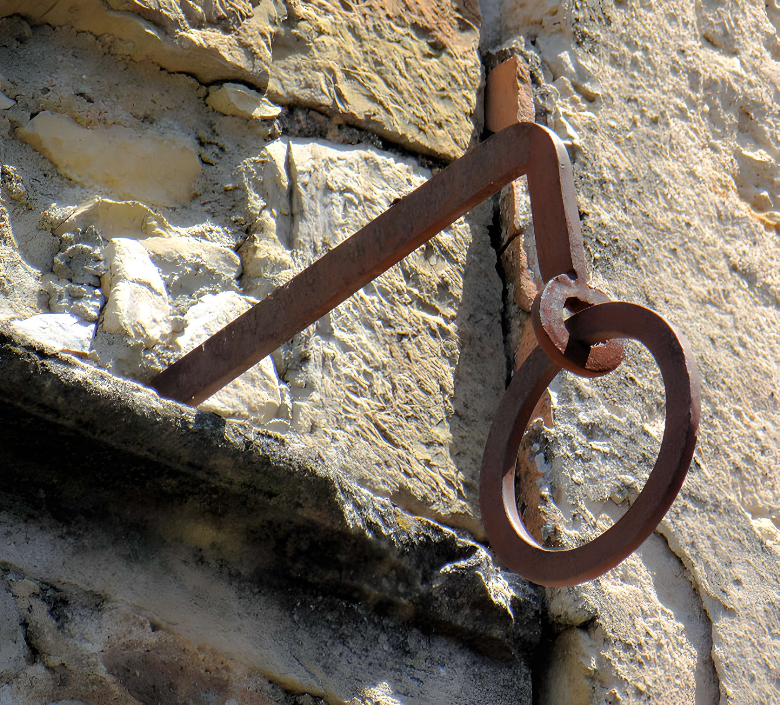 Maison aux anneaux de fer à Bruniquel