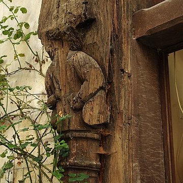 Maison aux Dragons engoulants à Chinon
