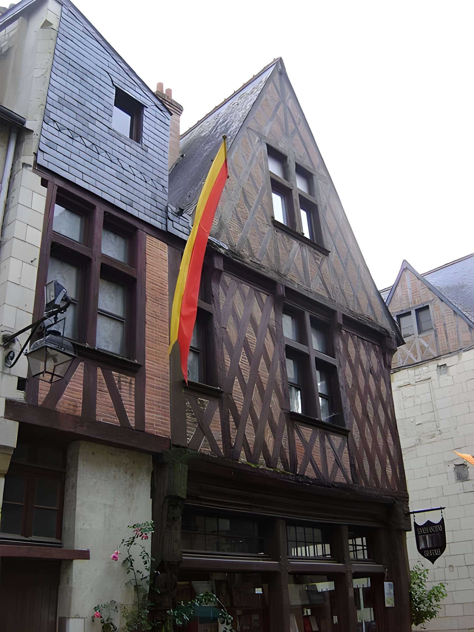 Maison aux Dragons engoulants à Chinon 