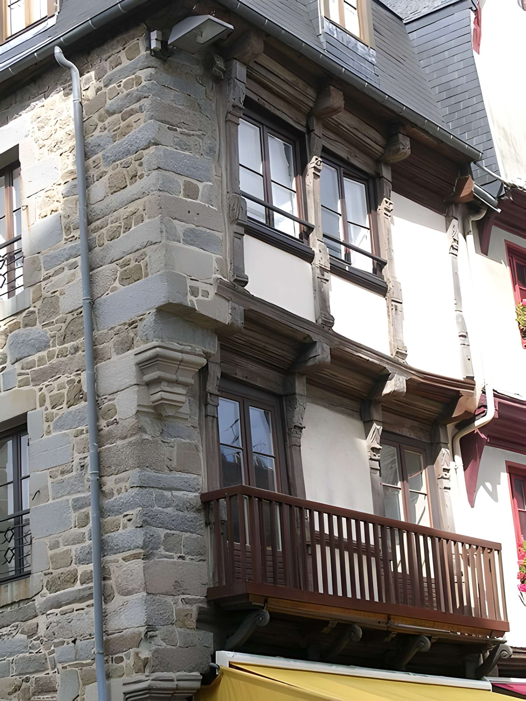 Maison d'angle à pans de bois à Saint-Brieuc 