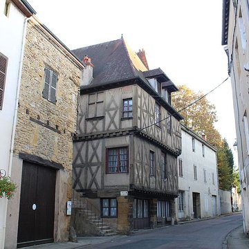 Maison de bois, Rue de lHôtel-de-Ville à Marcigny