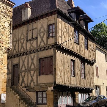 Maison de bois, Rue de lHôtel-de-Ville à Marcigny