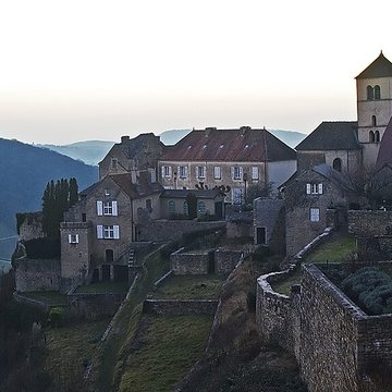 Maison de chanoinesse bénédictine du belvédère de la Rochette à Château-Chalon