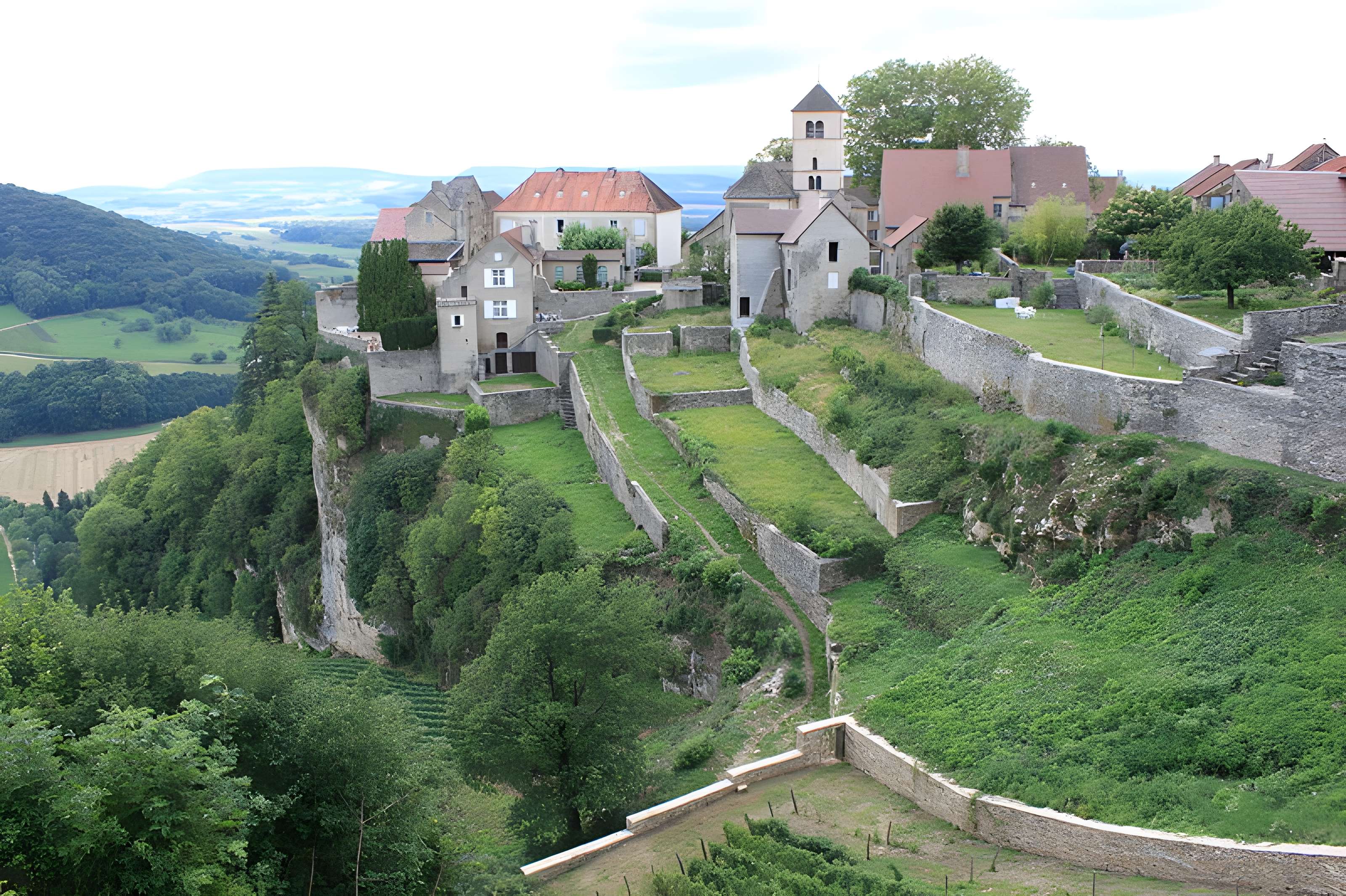 Maison de chanoinesse bénédictine du belvédère de la Rochette à Château-Chalon