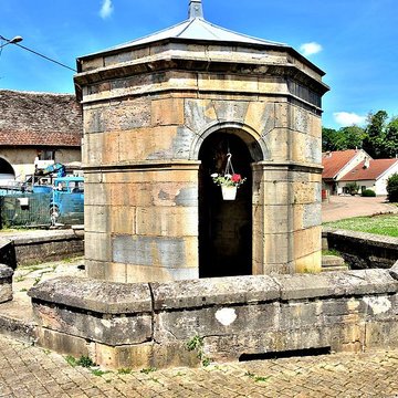 Grande fontaine de Frasne-le-Château