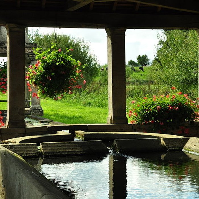 Photo de Grande fontaine-lavoir de Velotte