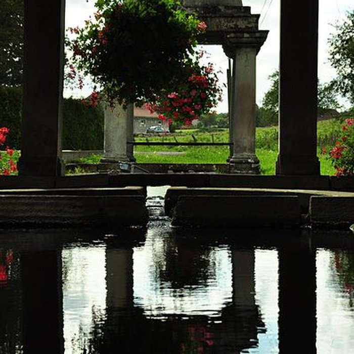 Photo de Grande fontaine-lavoir de Velotte