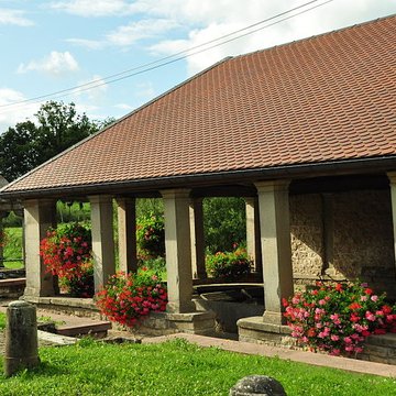 Grande fontaine-lavoir de Velotte