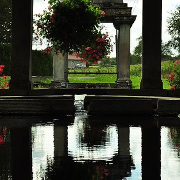 Grande fontaine-lavoir de Velotte