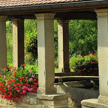 Grande fontaine-lavoir de Velotte