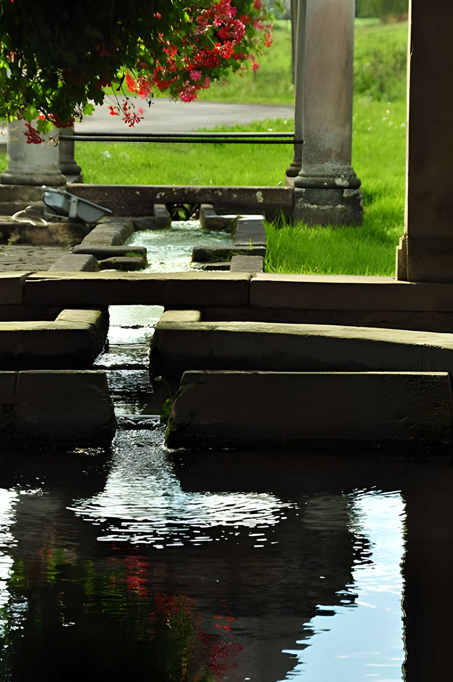 Grande fontaine-lavoir de Velotte