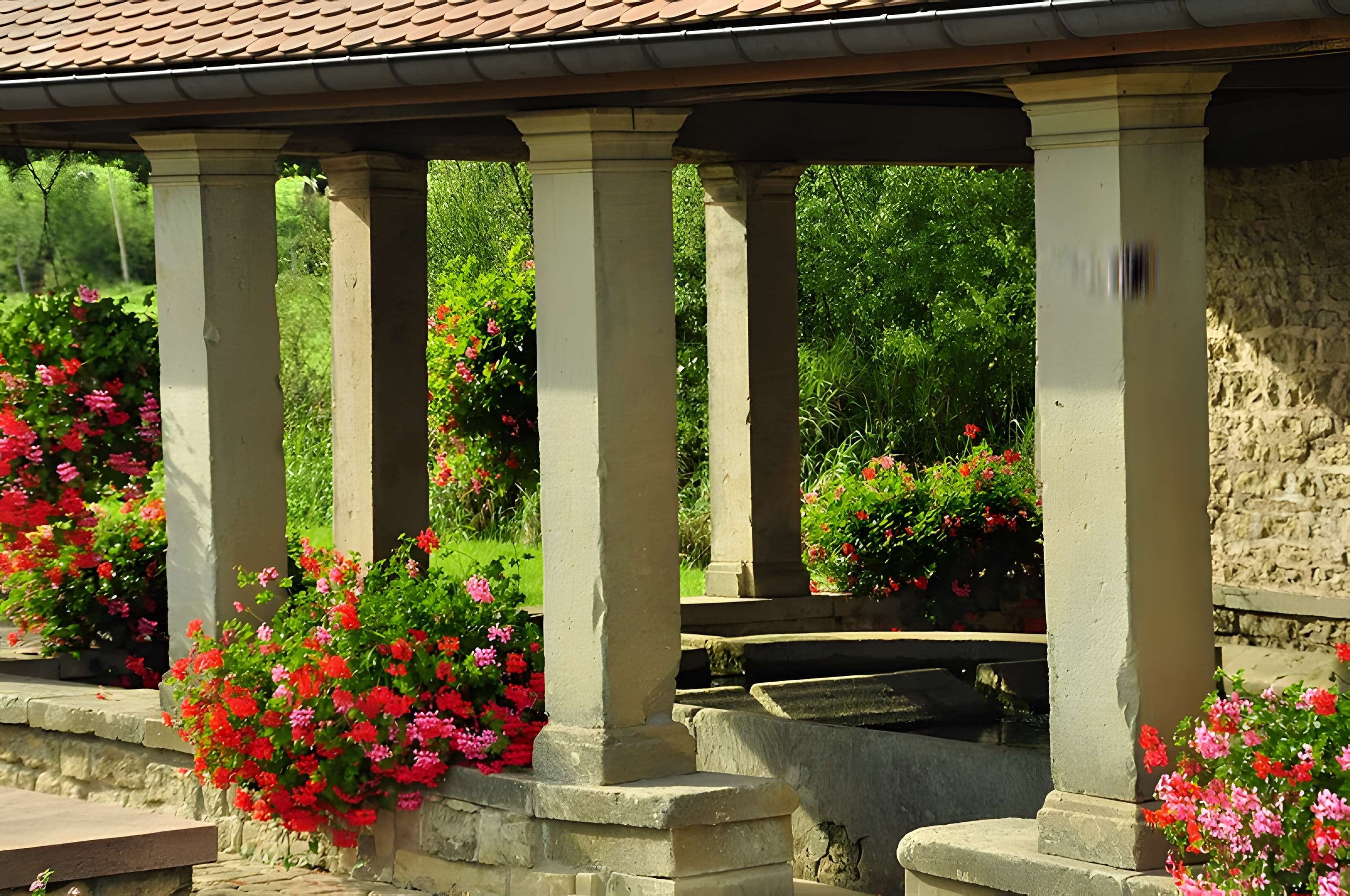 Grande fontaine-lavoir de Velotte
