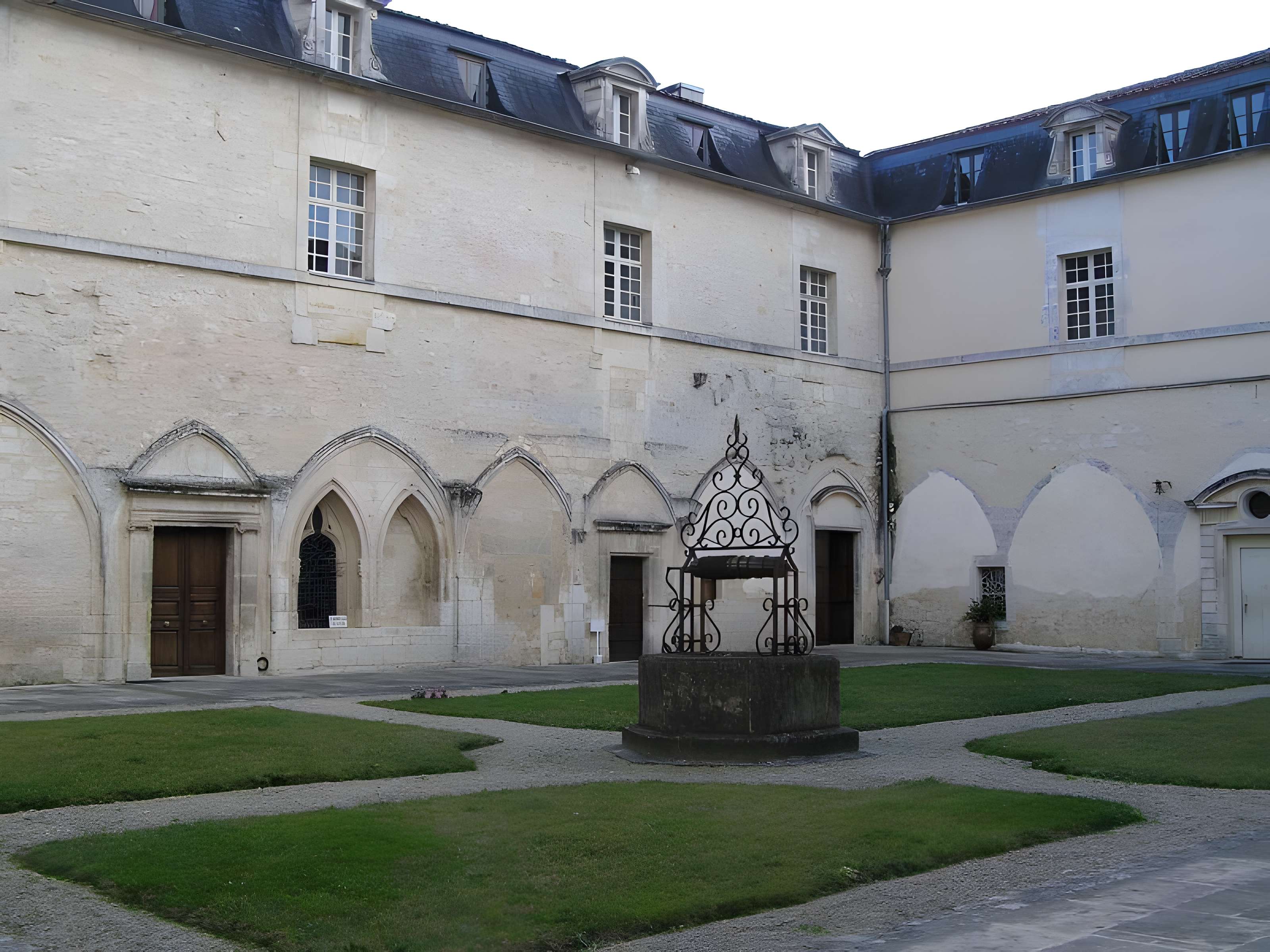 Abbaye Saint-Étienne de Bassac