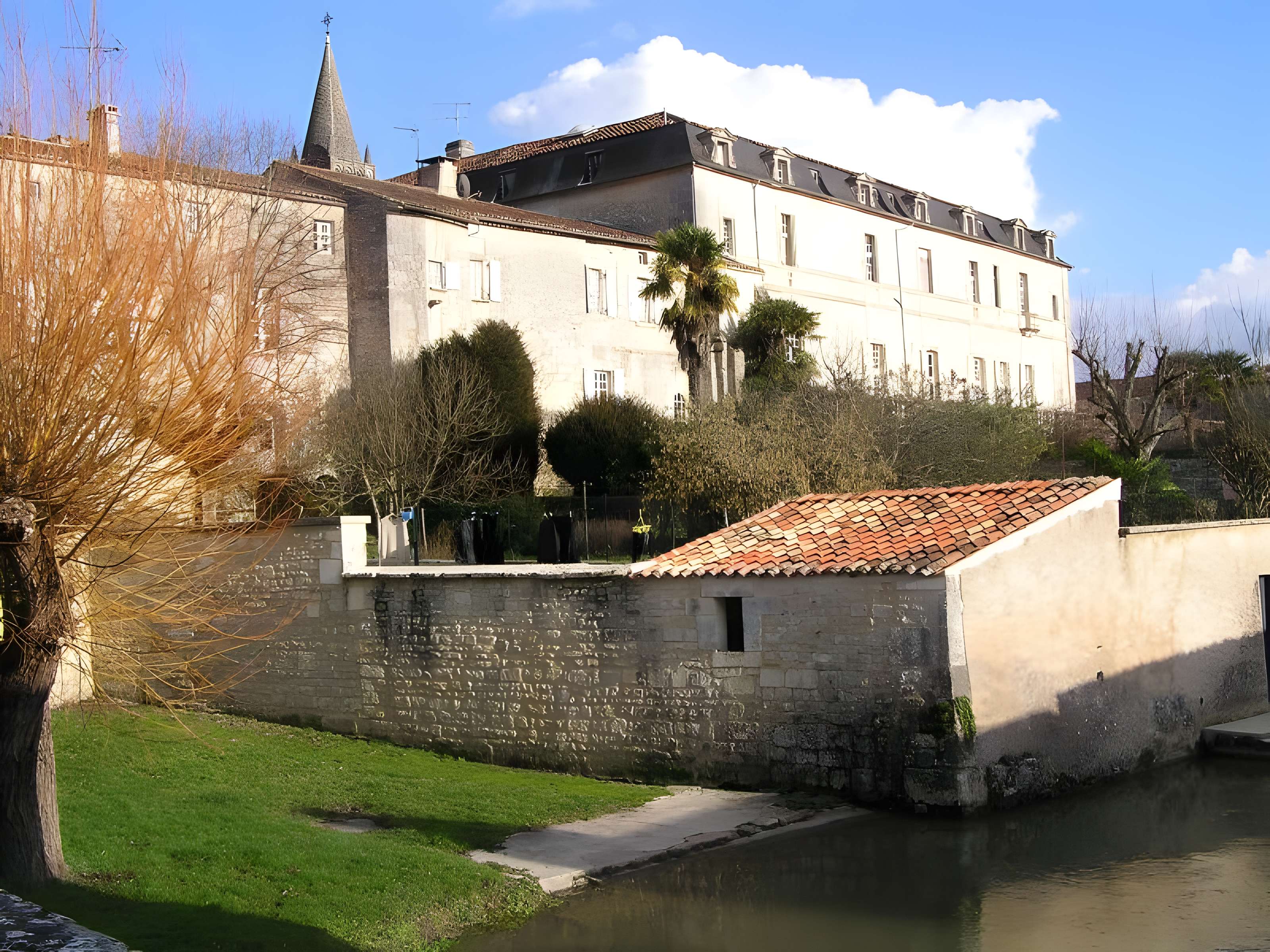 Abbaye Saint-Étienne de Bassac