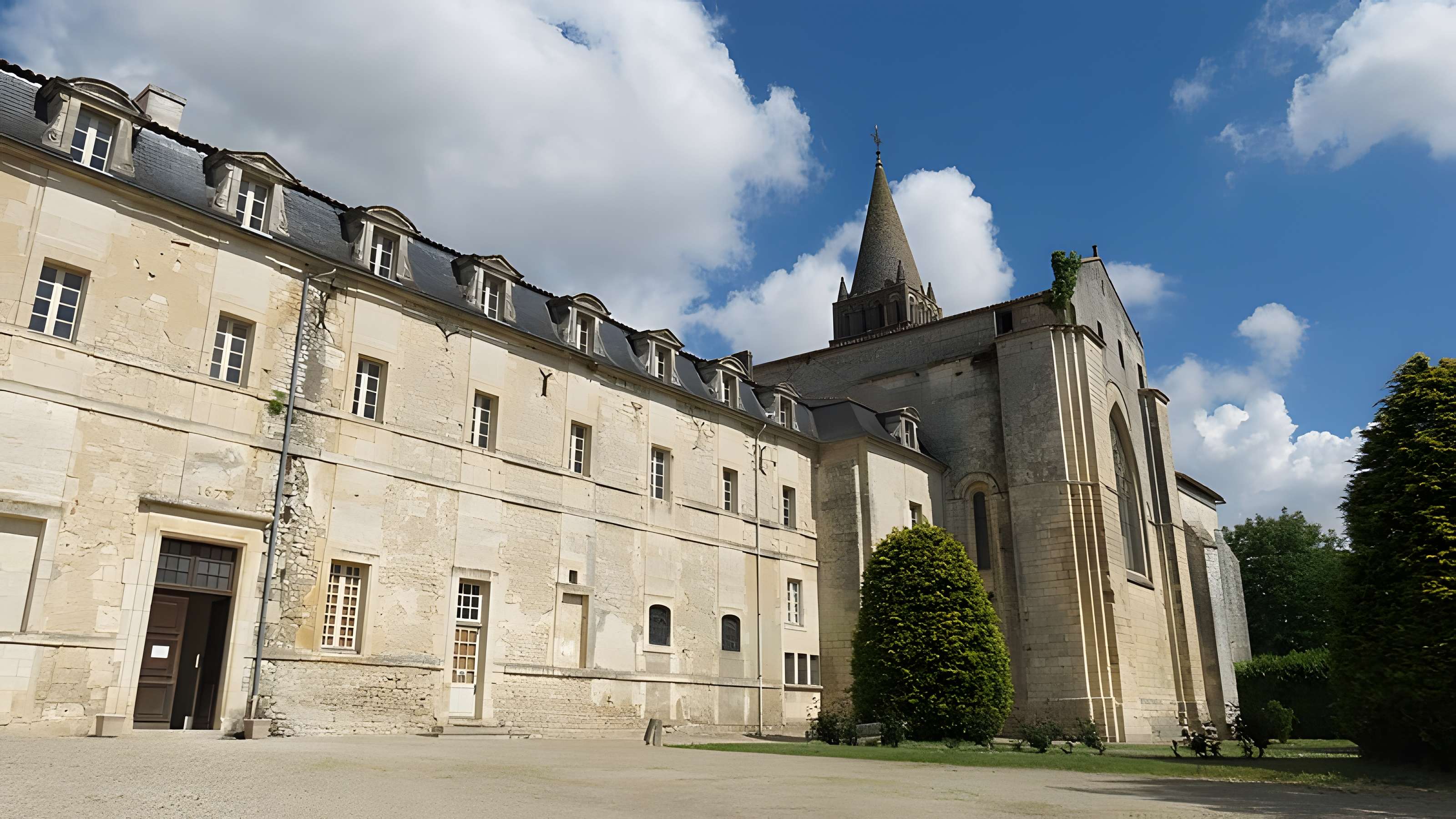 Abbaye Saint-Étienne de Bassac