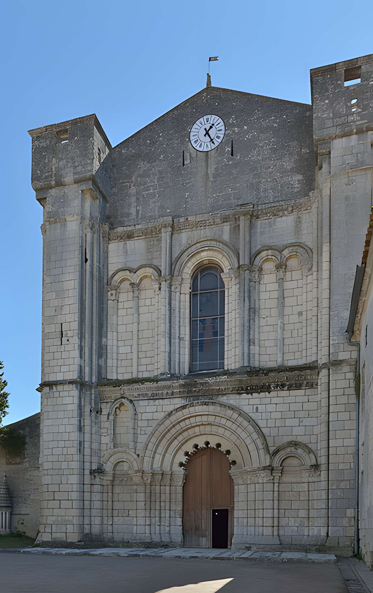 Abbaye Saint-Étienne de Bassac