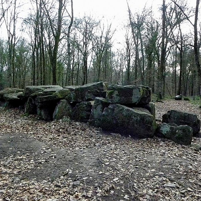 Photo de Dolmen, dit Maison des Feins, ou des Fées