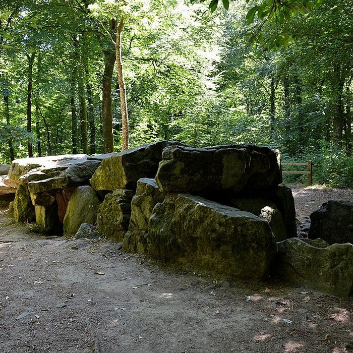 Photo de Dolmen, dit Maison des Feins, ou des Fées