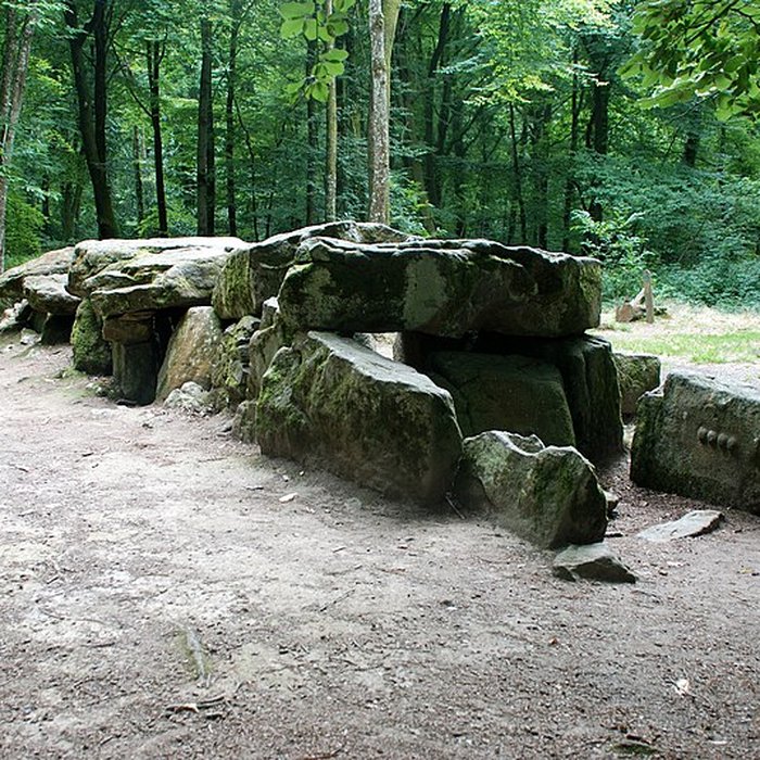 Photo de Dolmen, dit Maison des Feins, ou des Fées