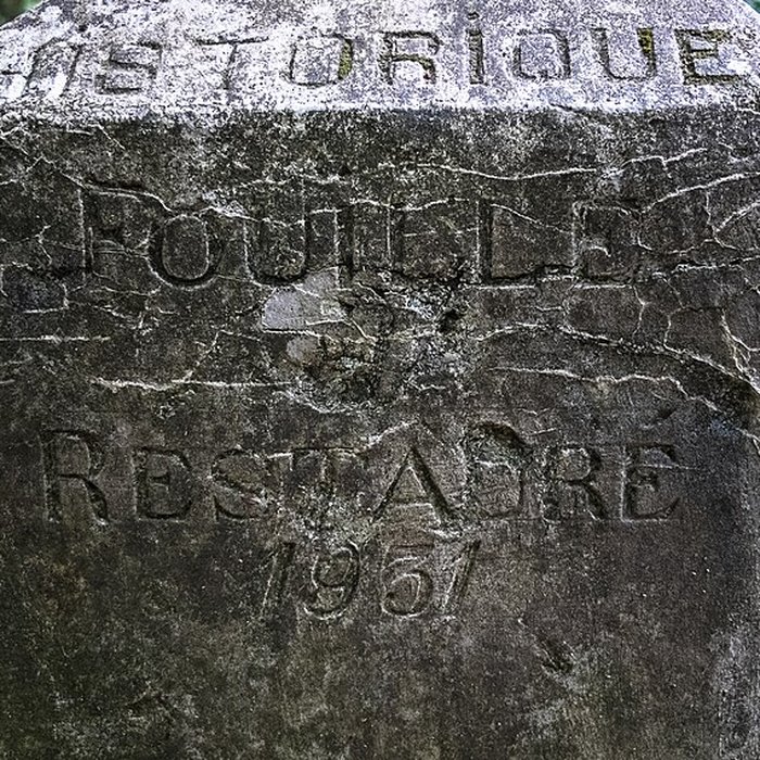 Photo de Dolmen, dit Maison des Feins, ou des Fées