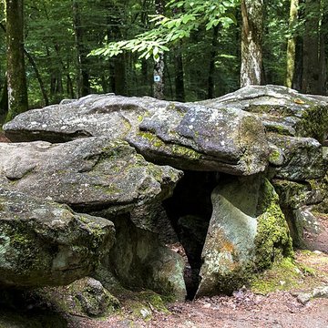 Dolmen, dit Maison des Feins, ou des Fées