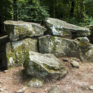 Dolmen, dit Maison des Feins, ou des Fées