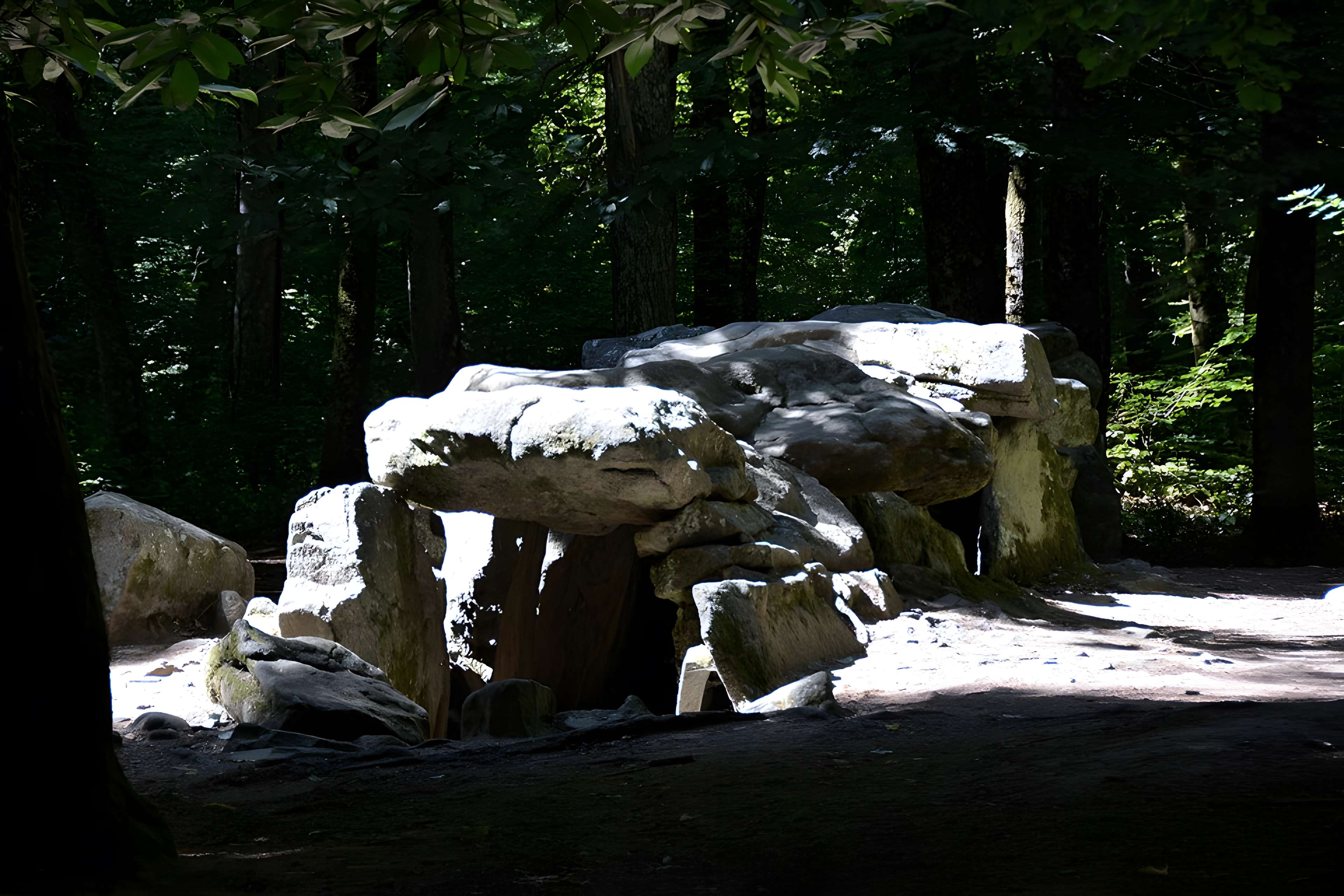 Dolmen, dit Maison des Feins, ou des Fées