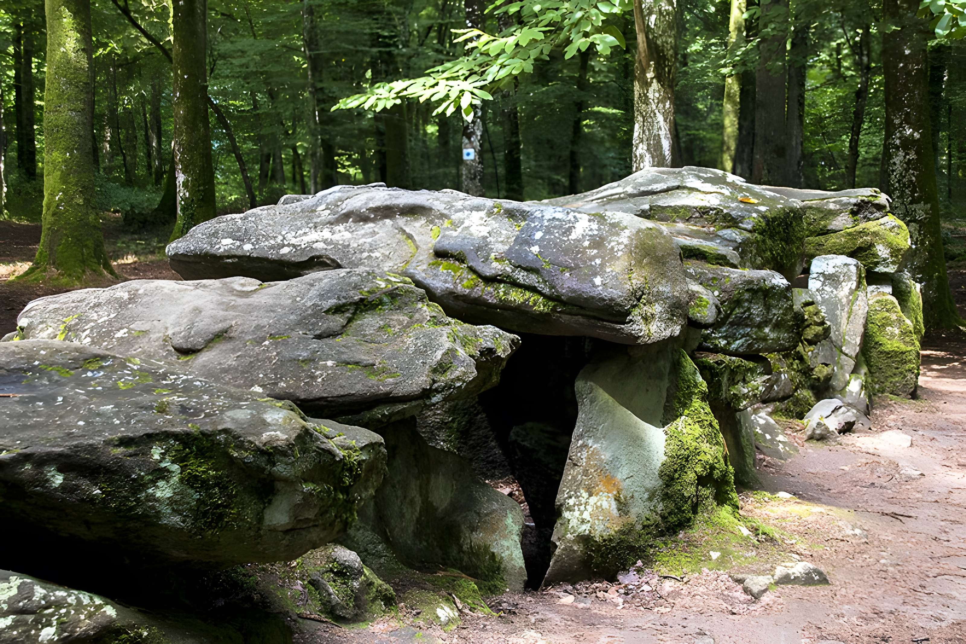 Dolmen, dit Maison des Feins, ou des Fées