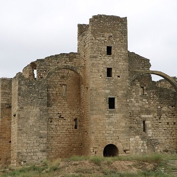 Ruines de lancienne grange cistercienne de Fontcalvy
