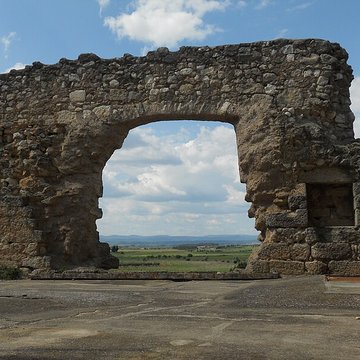 Ruines de lancienne grange cistercienne de Fontcalvy