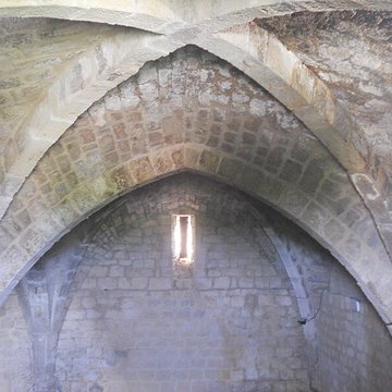 Ruines de lancienne grange cistercienne de Fontcalvy