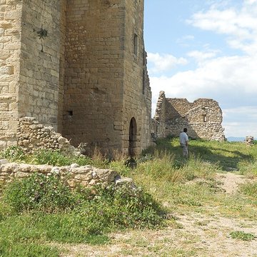 Ruines de lancienne grange cistercienne de Fontcalvy