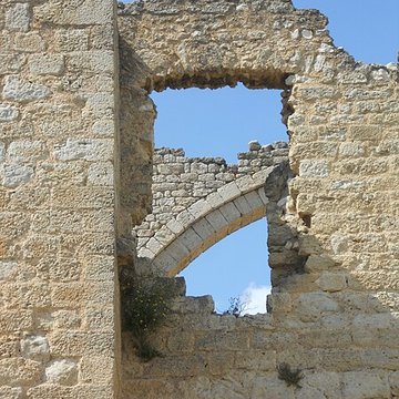 Ruines de lancienne grange cistercienne de Fontcalvy
