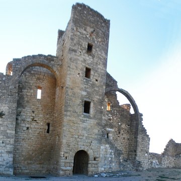 Ruines de lancienne grange cistercienne de Fontcalvy