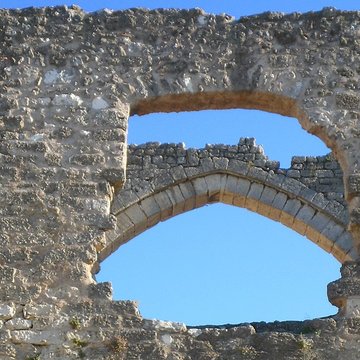 Ruines de lancienne grange cistercienne de Fontcalvy