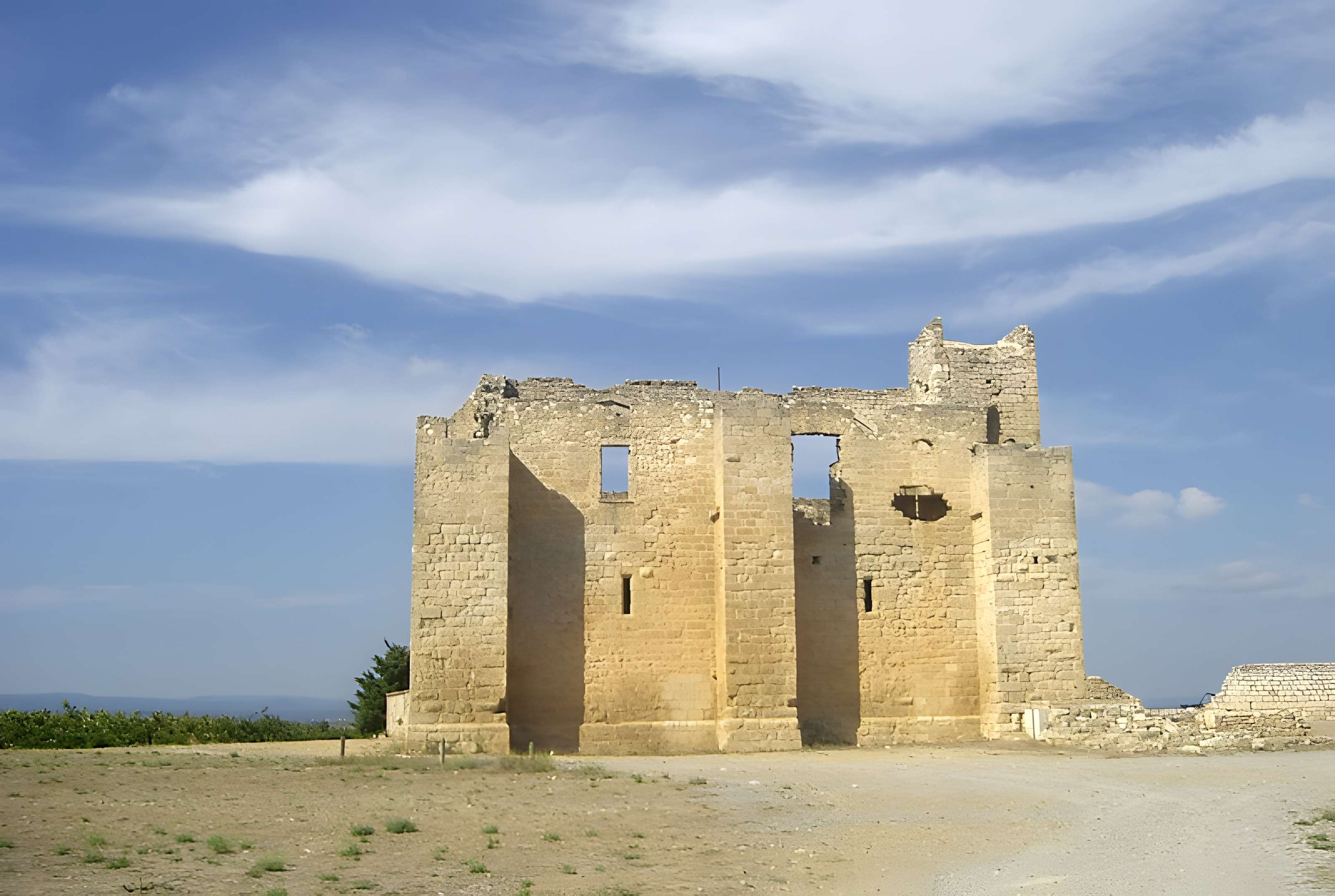 Ruines de l'ancienne grange cistercienne de Fontcalvy