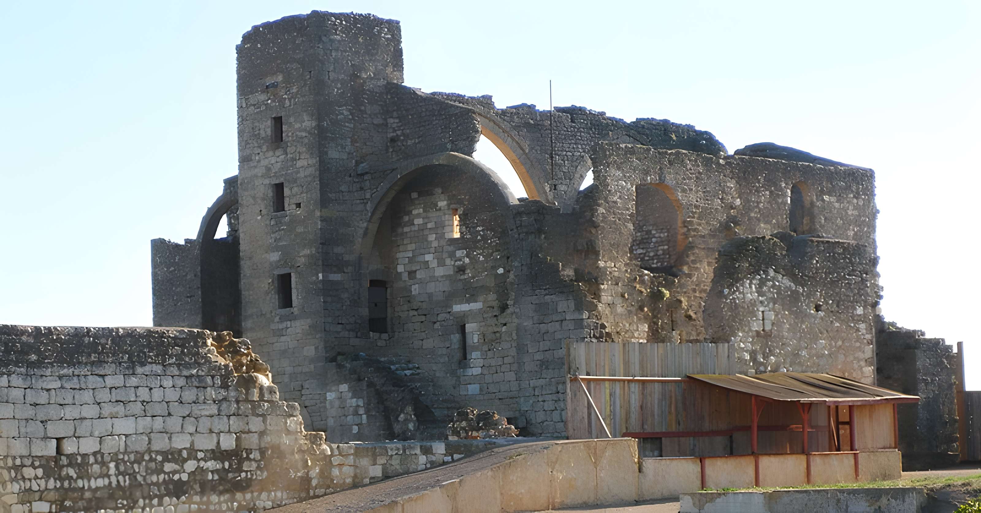 Ruines de l'ancienne grange cistercienne de Fontcalvy