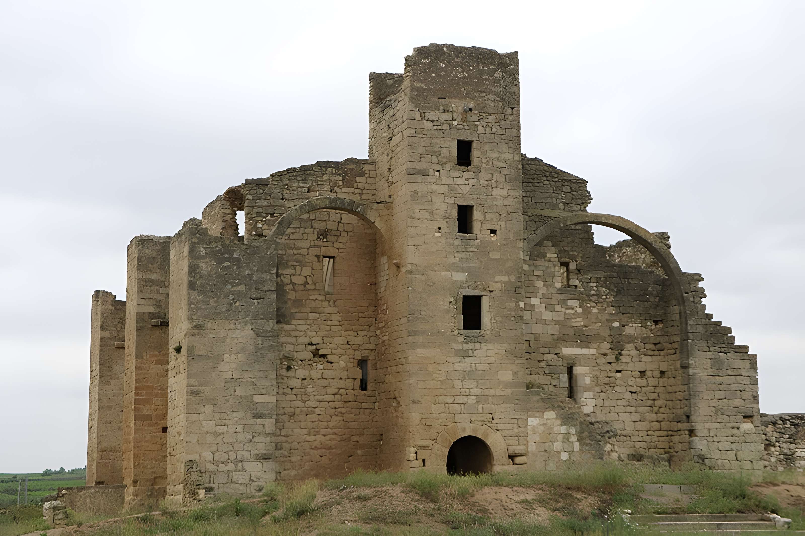 Ruines de l'ancienne grange cistercienne de Fontcalvy