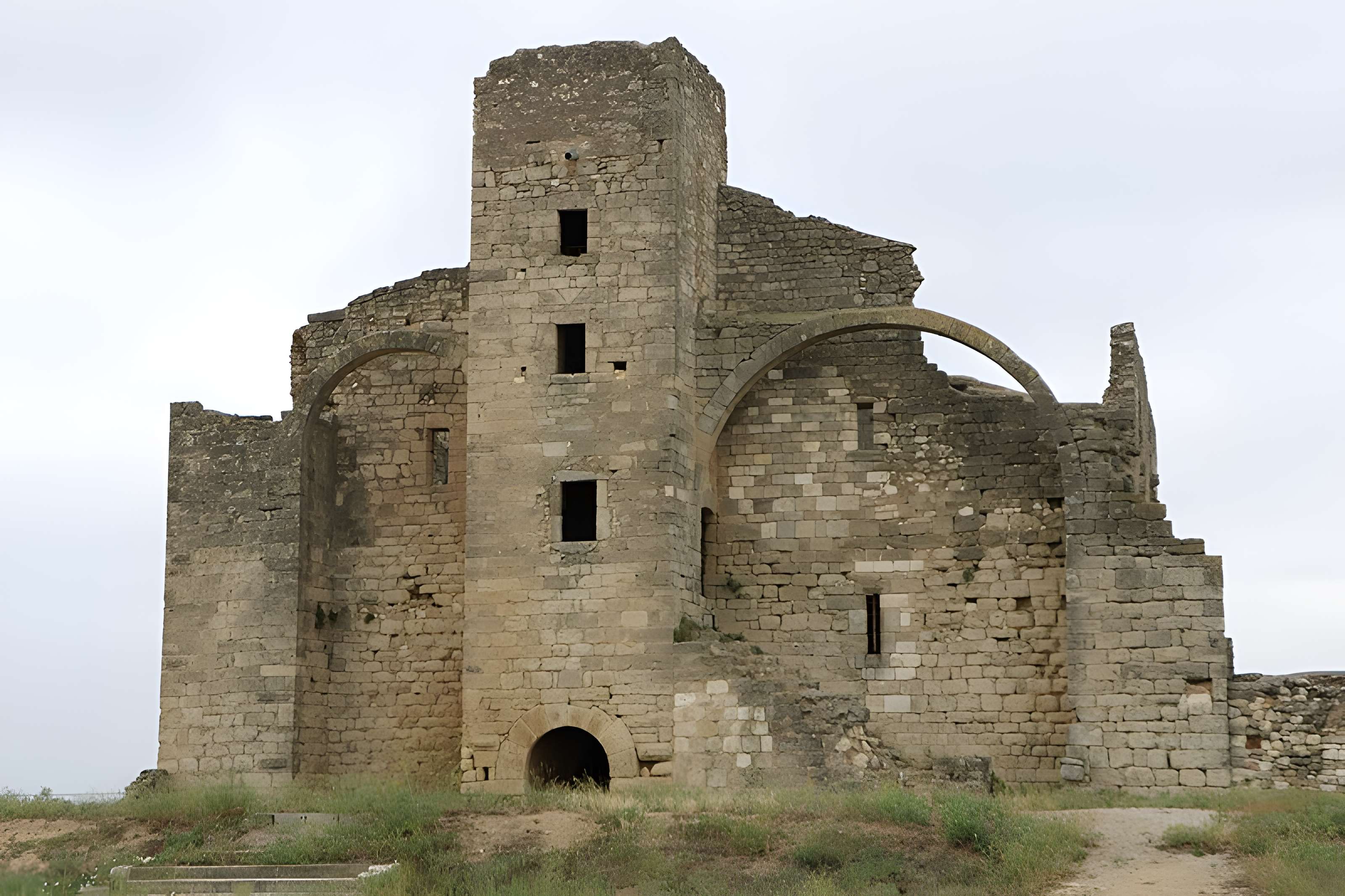 Ruines de l'ancienne grange cistercienne de Fontcalvy