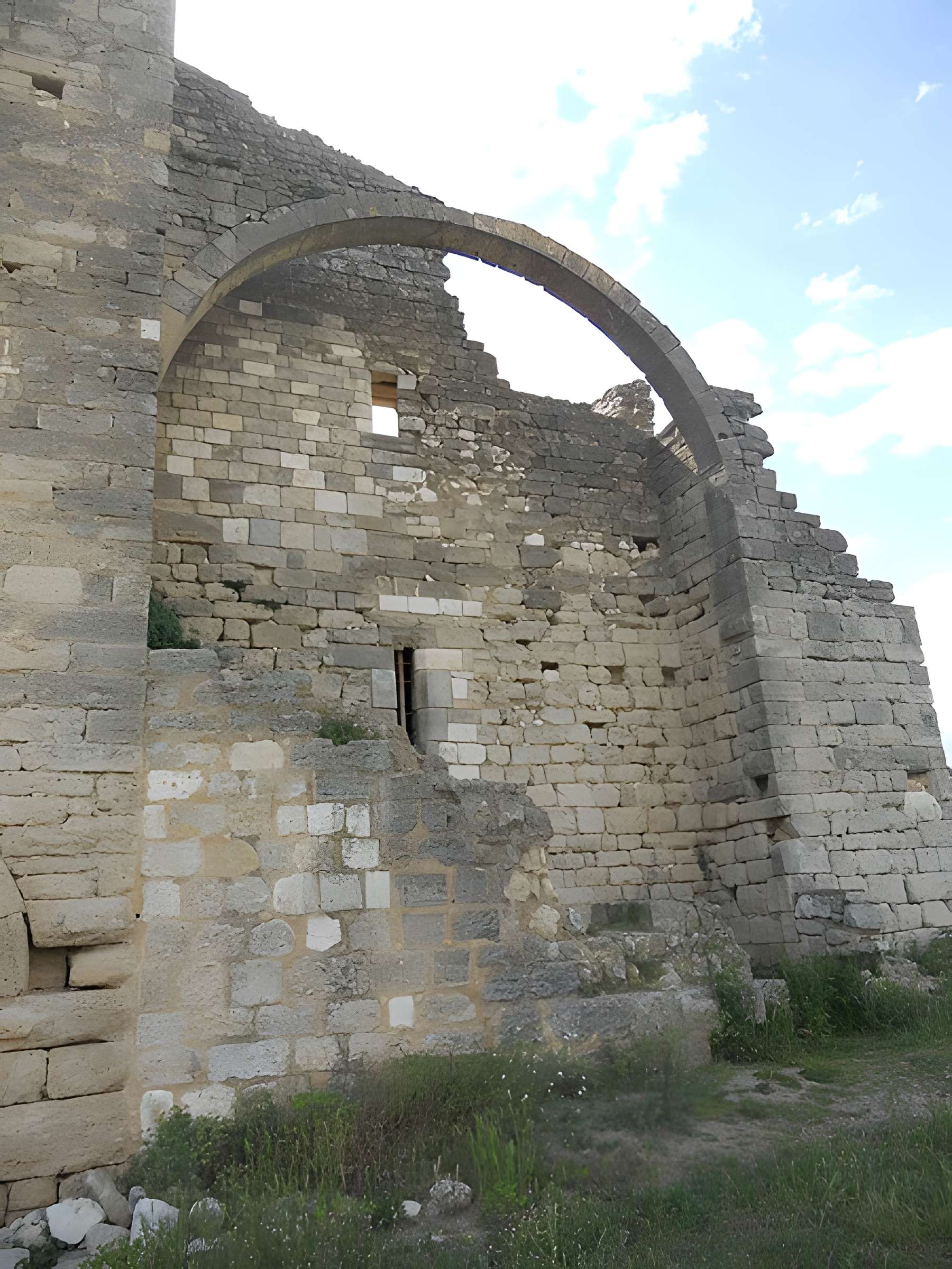 Ruines de l'ancienne grange cistercienne de Fontcalvy