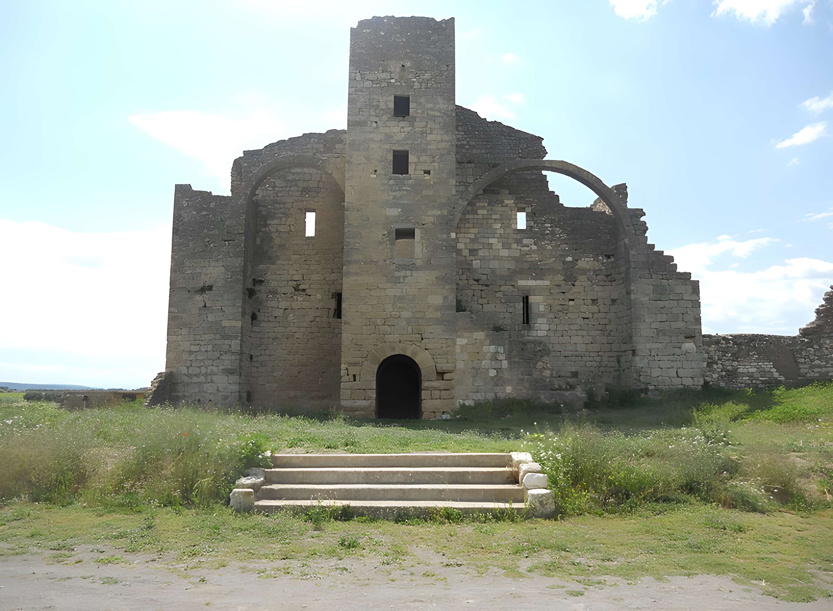 Ruines de l'ancienne grange cistercienne de Fontcalvy