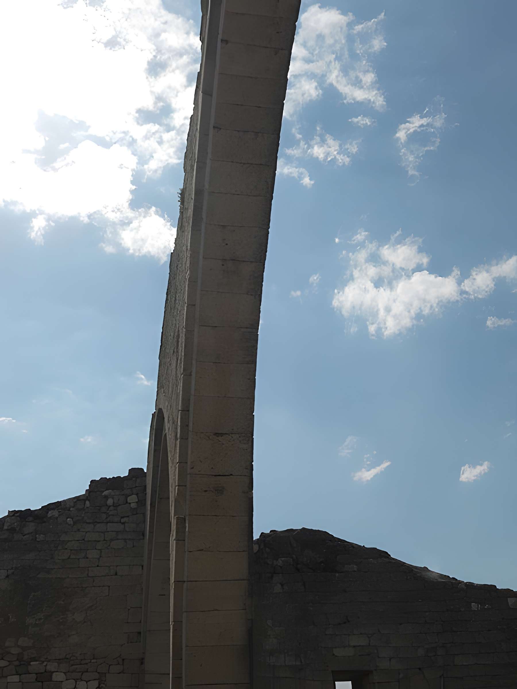 Ruines de l'ancienne grange cistercienne de Fontcalvy