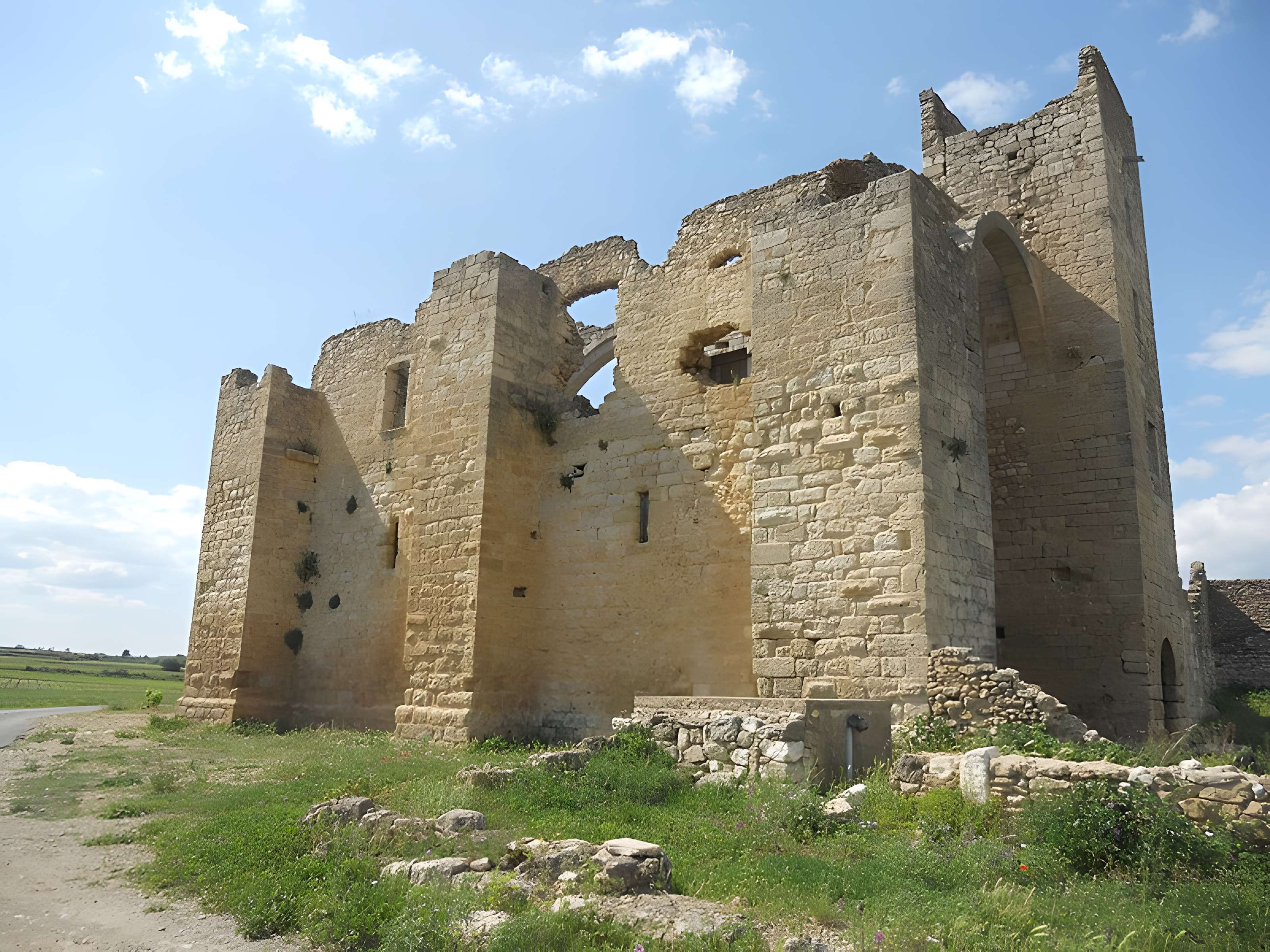 Ruines de l'ancienne grange cistercienne de Fontcalvy