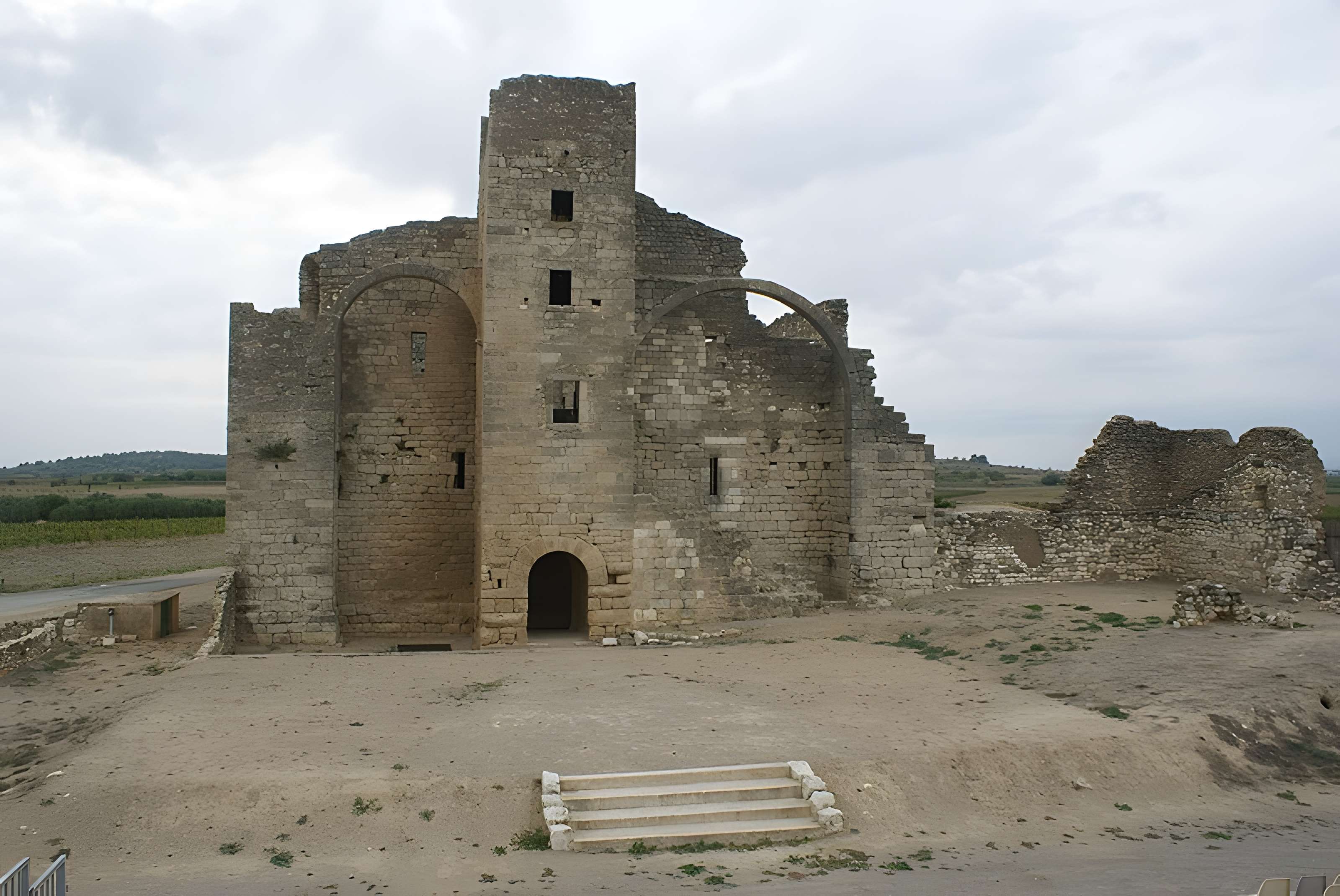 Ruines de l'ancienne grange cistercienne de Fontcalvy