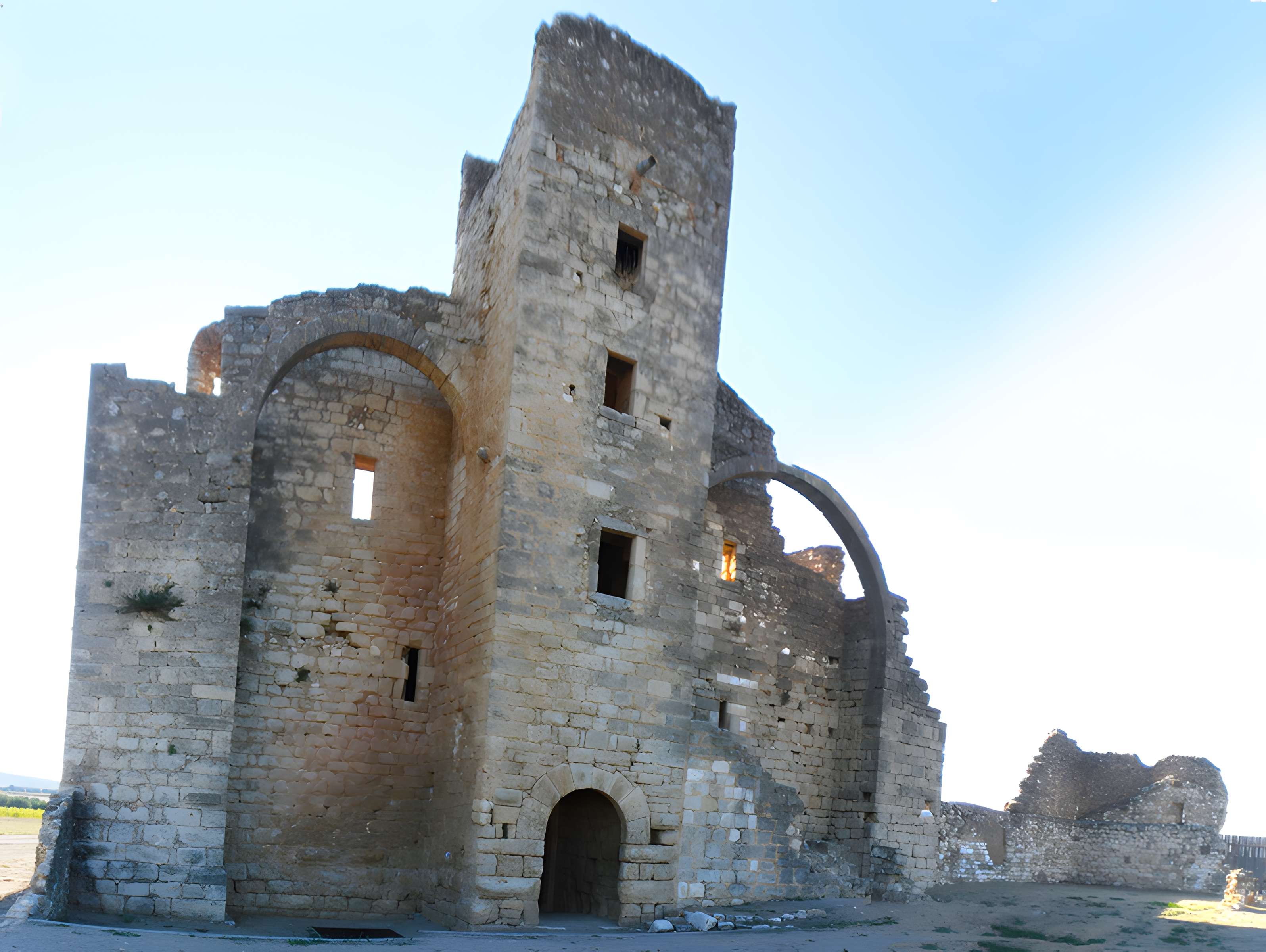 Ruines de l'ancienne grange cistercienne de Fontcalvy