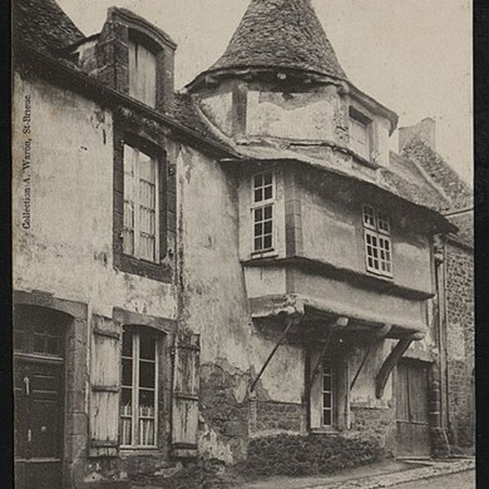 Photo de Maison du xvie siècle, Grande Rue à Plancoët